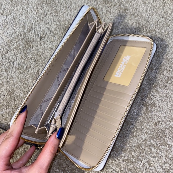 Michael Kors Wallet - Picture 5 of 5